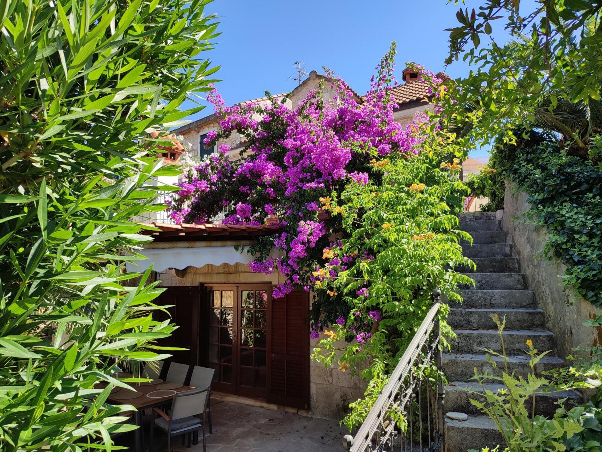 Villa Rustika Sutivan Exterior photo